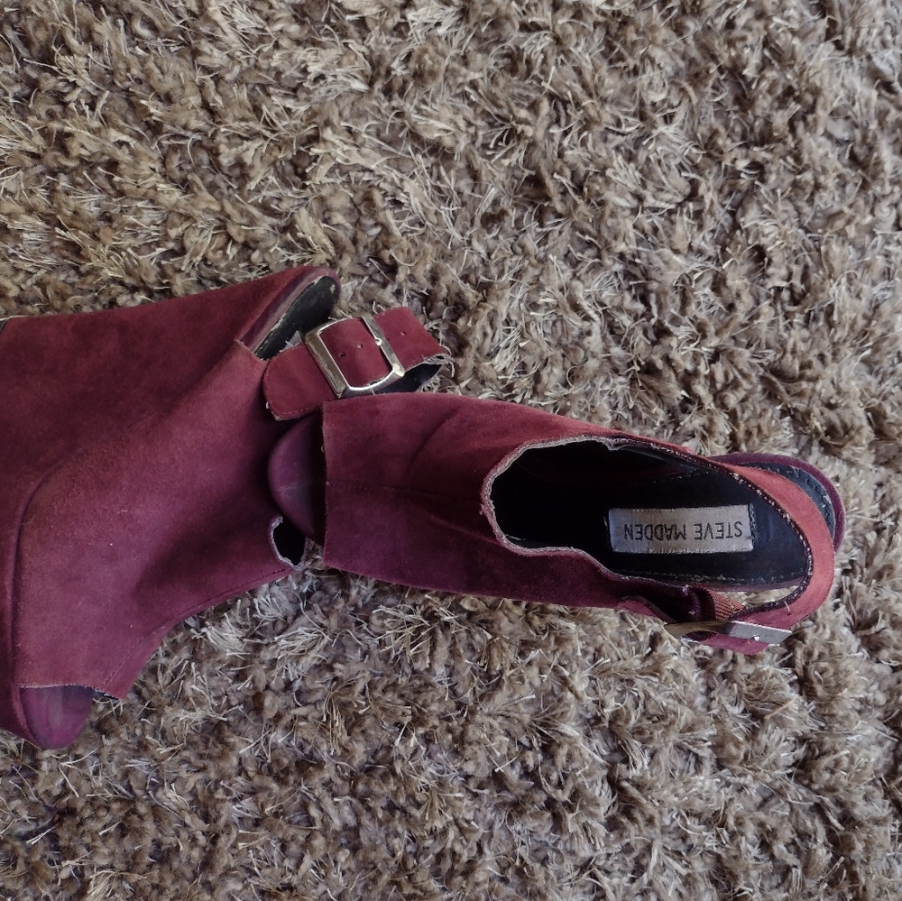 Woman's Steve Madden Suede Wedges